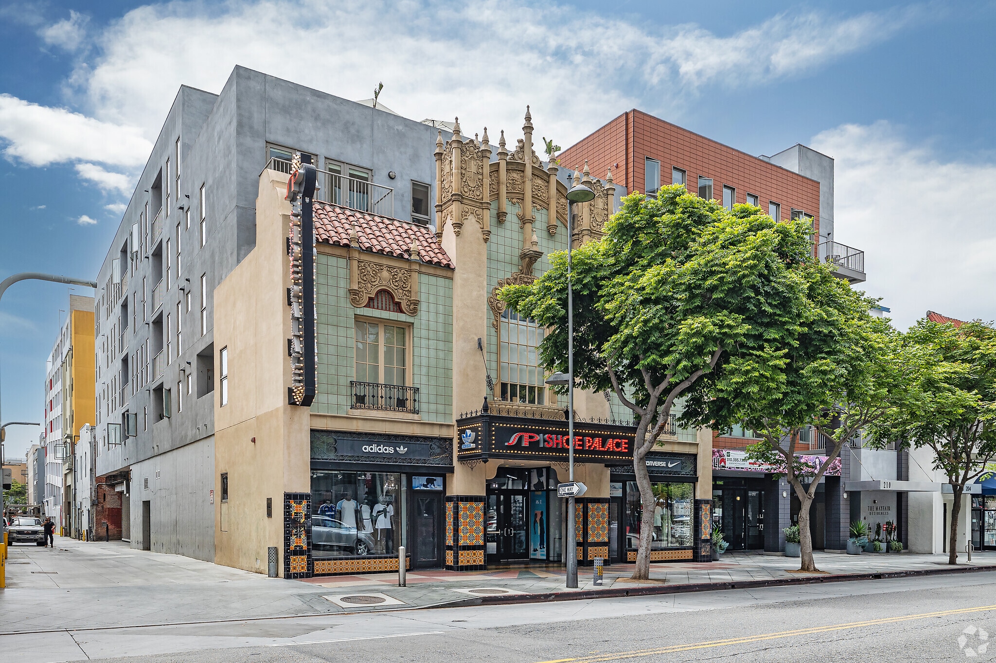 214 Santa Monica Blvd, Santa Monica, CA for lease Primary Photo- Image 1 of 72