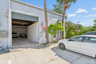 11999 N 49th St, Clearwater, FL à louer Photo du bâtiment- Image 2 de 8