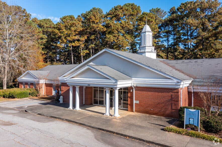 2605 Ben Hill Rd, East Point, GA à vendre - Photo du bâtiment - Image 2 de 50