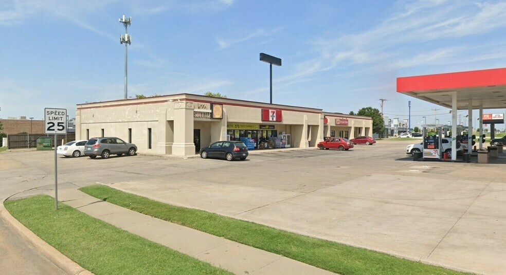 3201-3205 W Robinson St, Norman, OK for lease - Building Photo - Image 1 of 9