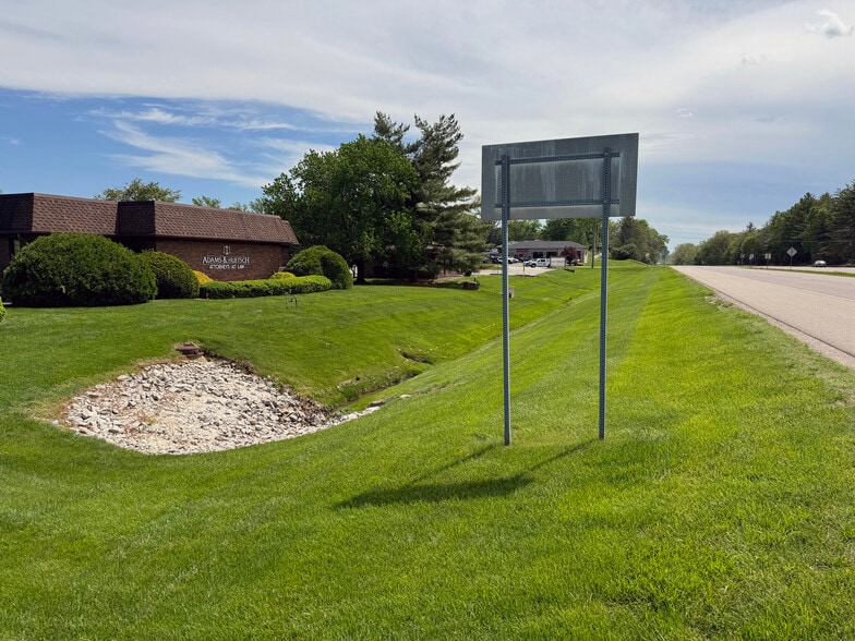 321 Wedgewood Sq, Columbia, IL à vendre - Photo du bâtiment - Image 2 de 25