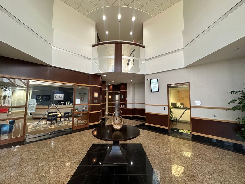 777 Beachway Dr, Indianapolis, IN à louer - Photo du bâtiment - Image 3 de 7