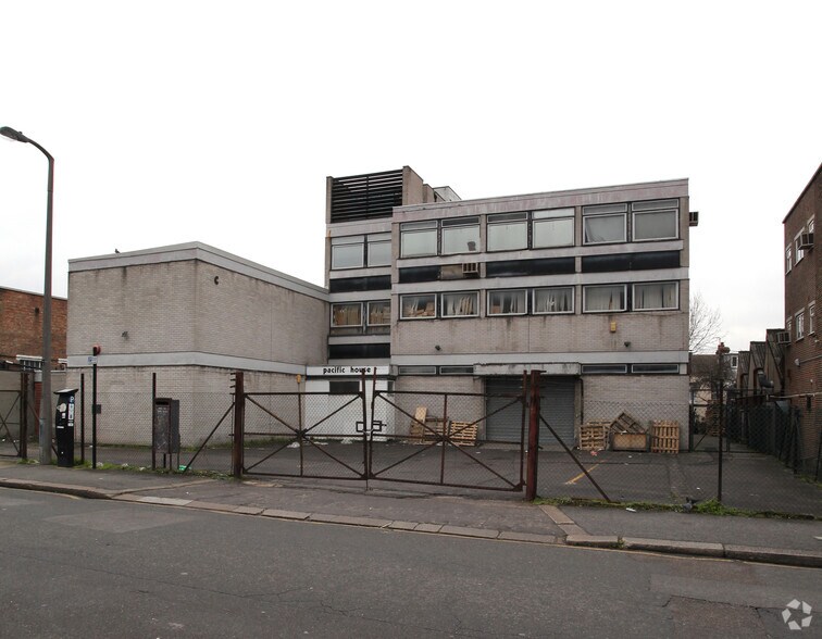 Vale Rd, Londres à louer - Photo principale - Image 1 de 2