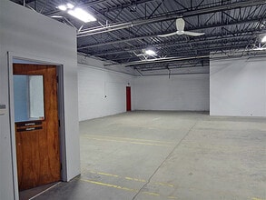 3-6 Simm Ln, Newtown, CT à louer Photo du bâtiment- Image 2 de 11