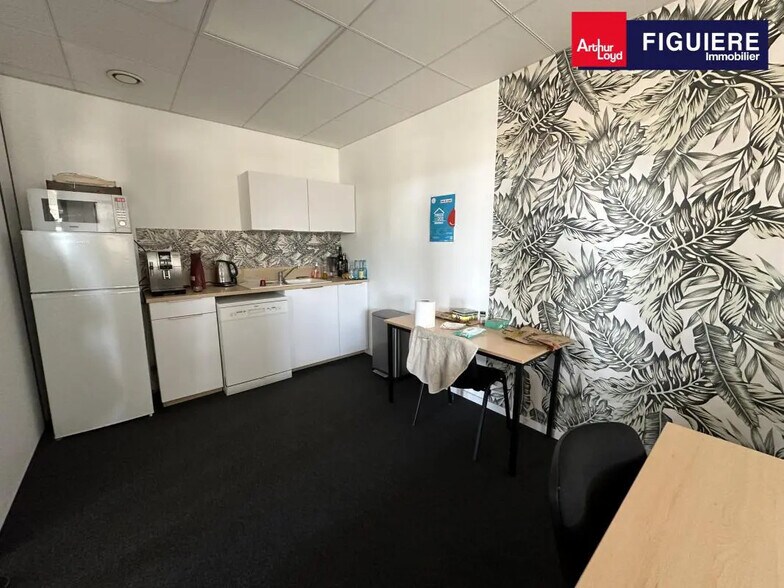 Office in Aix-en-Provence for lease - Interior Photo - Image 2 of 7