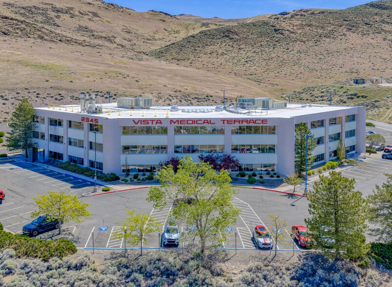 2345 E Prater Way, Sparks, NV à louer - Photo du bâtiment - Image 2 de 8