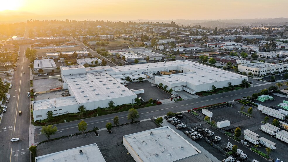 260 S Pacific St, San Marcos, CA à louer - Photo du bâtiment - Image 1 de 1