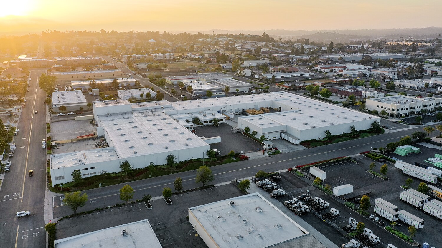 260 S Pacific St, San Marcos, CA à louer Photo du bâtiment- Image 1 de 2