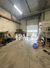 Flex in Marseille for lease Interior Photo- Image 2 of 6