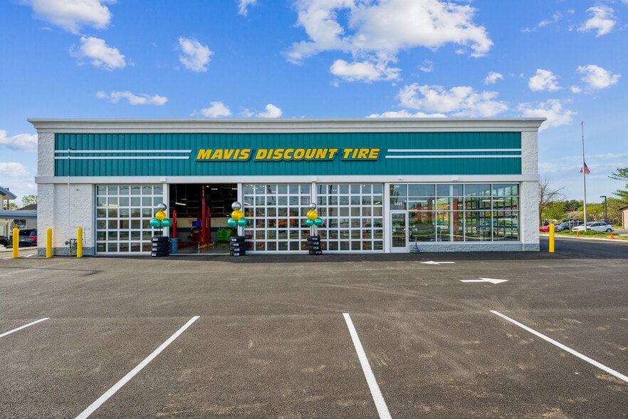 6469 Carlisle Pike, Mechanicsburg, PA for sale - Building Photo - Image 2 of 7