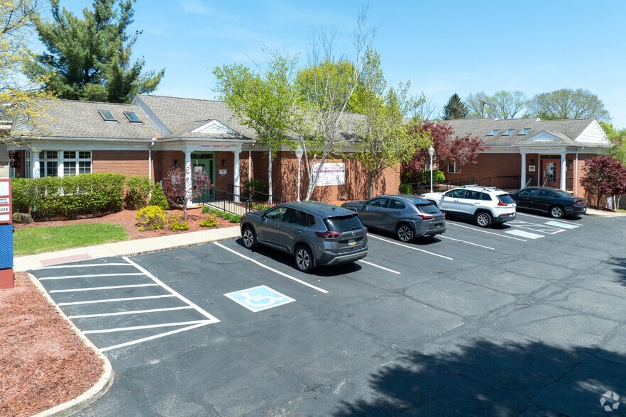 1037 N Main St, Akron, OH for lease - Building Photo - Image 2 of 5