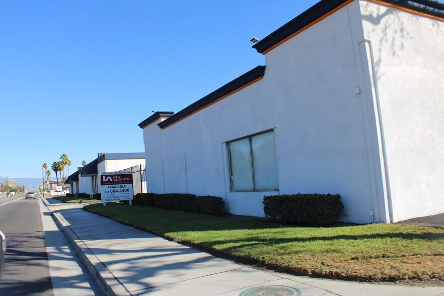 2902-2976 Rubidoux Blvd, Jurupa Valley, CA à louer - Photo du bâtiment - Image 3 de 10