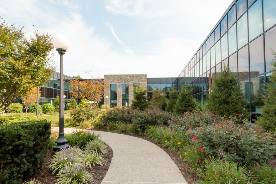 3803 West Chester Pike, Newtown Square, PA à louer - Photo du bâtiment - Image 2 de 10