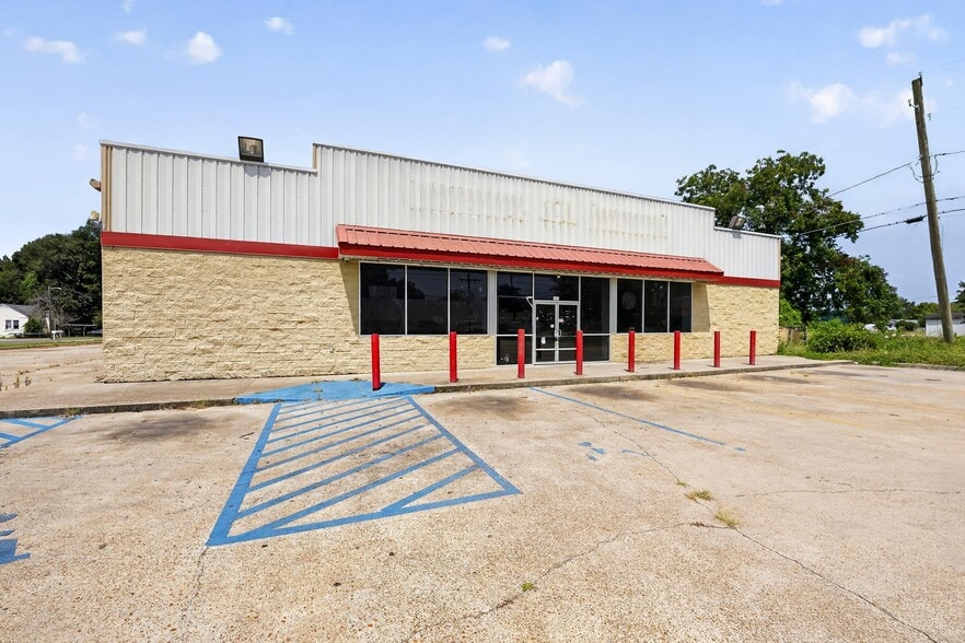 504 N EE Wallace Blvd, Ferriday, LA for sale - Building Photo - Image 2 of 12