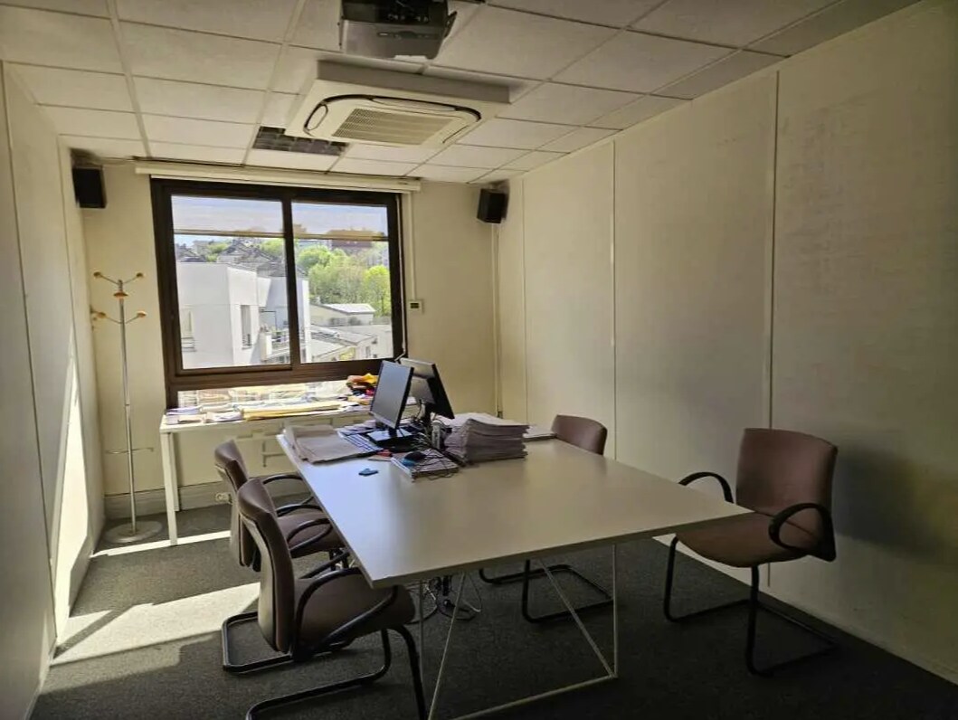 Issy-les-Moulineaux, HDS 92130 - Unité 01 -  - Photo intérieure - Image 1 of 7