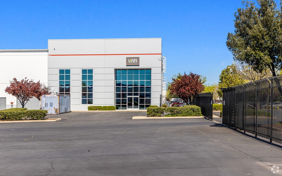 1919 Boeing Way, Stockton, CA for lease - Primary Photo - Image 3 of 9