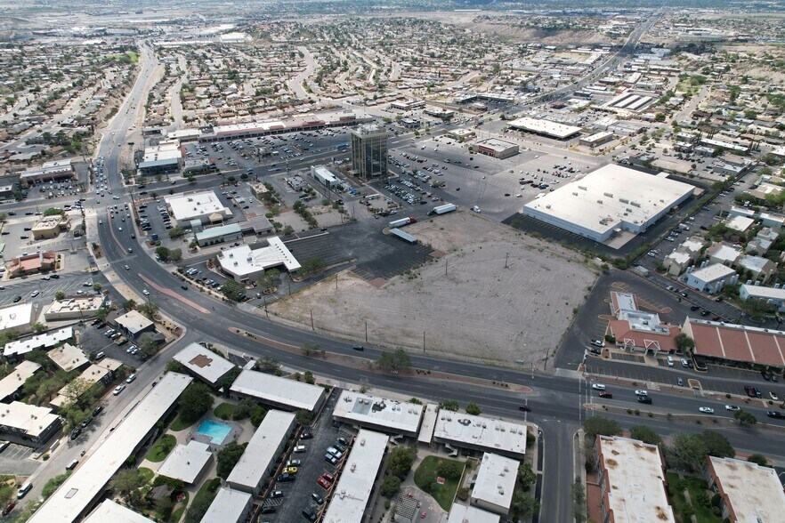 137 Shadow Mountain Dr, El Paso, TX à vendre - Photo du bâtiment - Image 2 de 5