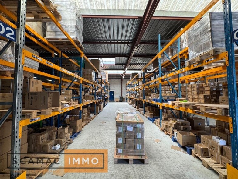 Industrial in Saint-Pierre-du-Perray for lease - Building Photo - Image 3 of 13