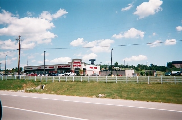 2381-2393 Happy Valley Rd, Glasgow, KY for lease - Primary Photo - Image 1 of 23