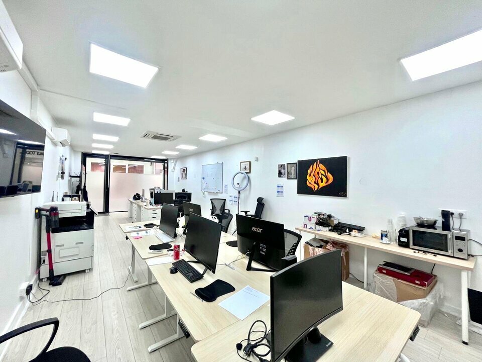 Rue De Tracy, Paris for lease Interior Photo- Image 1 of 6