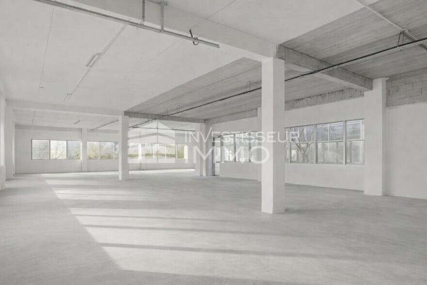 Flex in Les Ulis for lease - Interior Photo - Image 1 of 4