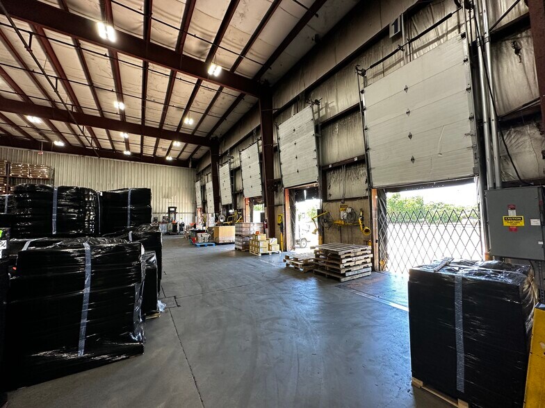 100 Middlesex Ave, Carteret, NJ à vendre - Photo intérieure - Image 3 de 9