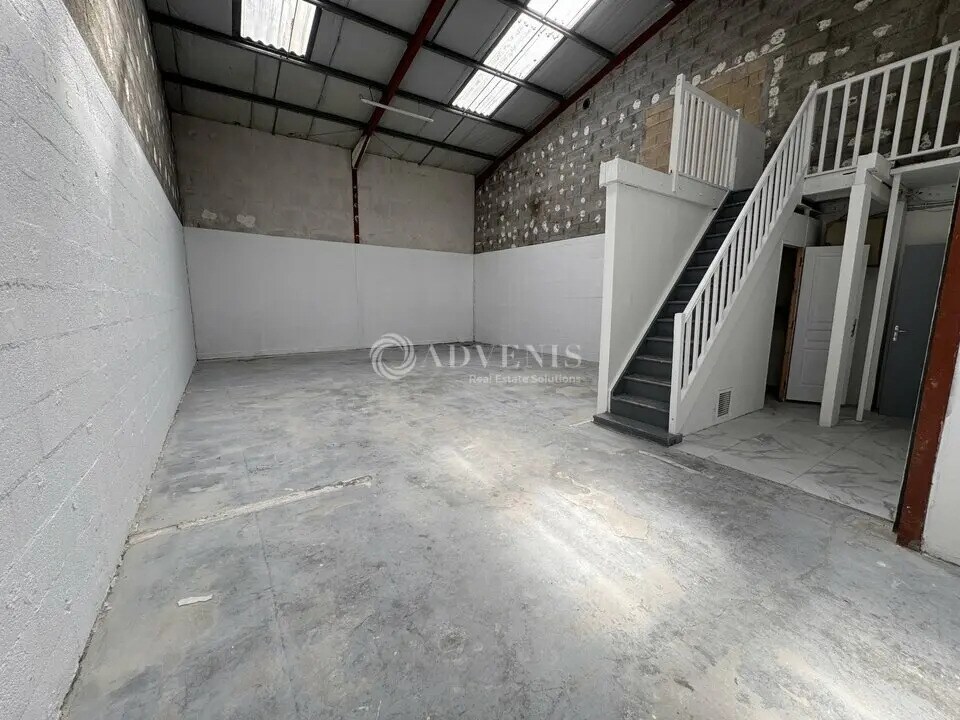 Flex in Lisses for lease Interior Photo- Image 1 of 5