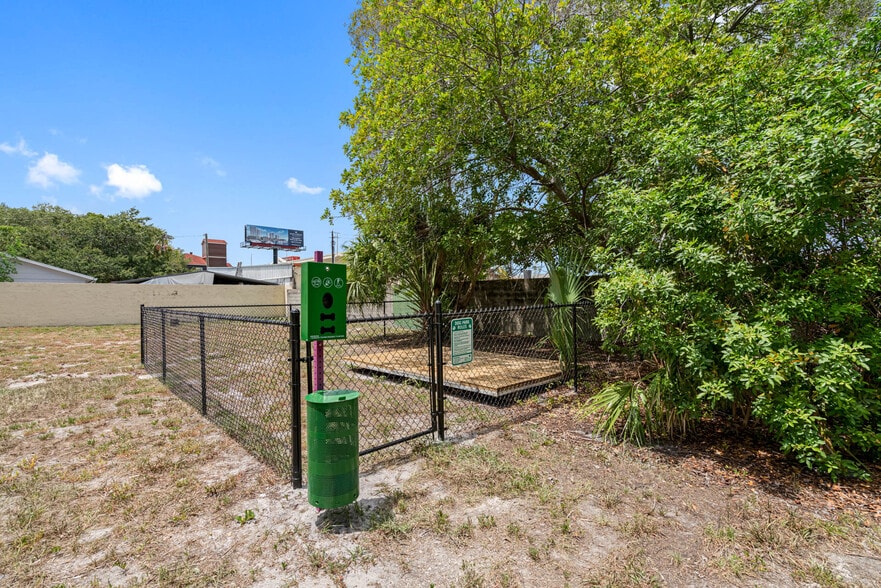4513 W McElroy Ave, Tampa, FL à vendre - Photo du bâtiment - Image 3 de 34
