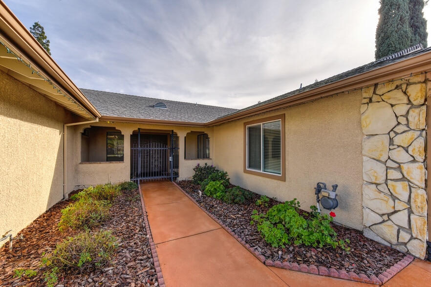 1419 Champion Oaks Dr, Roseville, CA à vendre - Photo du bâtiment - Image 2 de 14