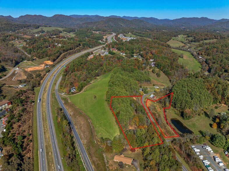 1075 Calvin Edney rd, Mars Hill, NC à vendre - Photo du bâtiment - Image 2 de 23