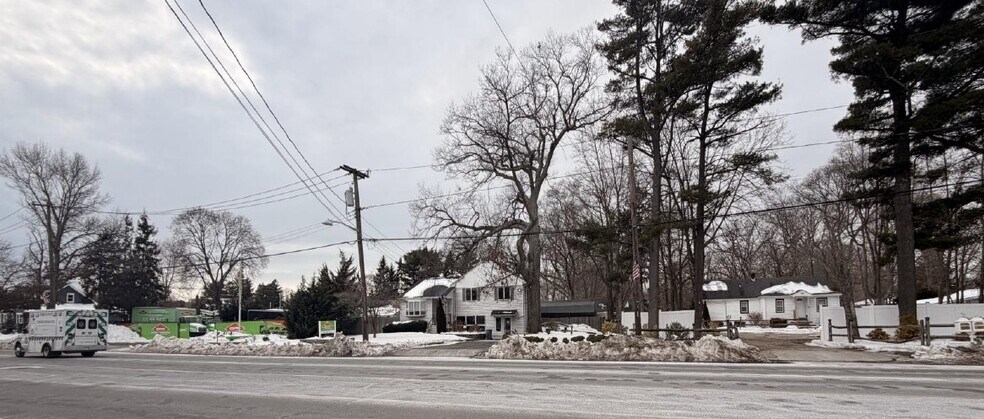 2460-2480 Ocean Ave, Ronkonkoma, NY à vendre - Photo du bâtiment - Image 2 de 9
