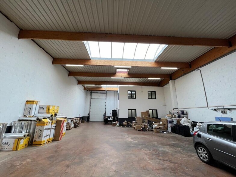 58 Avenue Des Bruyères, Décines-Charpieu à louer - Photo du bâtiment - Image 1 de 4