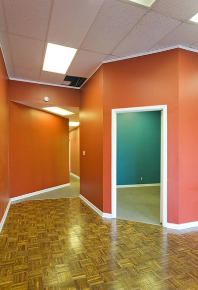 107 E Hopkins St, San Marcos, TX à vendre - Photo du bâtiment - Image 3 de 5