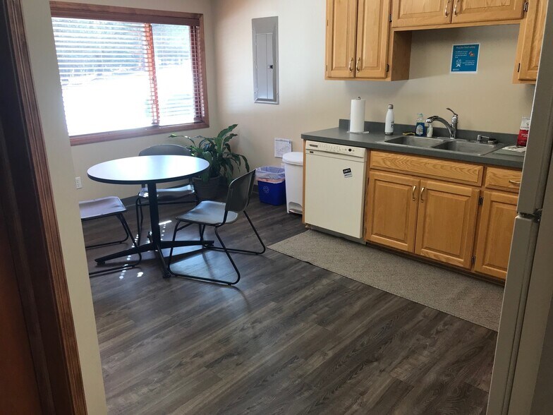 5826 Blackshire Path, Inver Grove Heights, MN à louer - Photo du bâtiment - Image 2 de 10