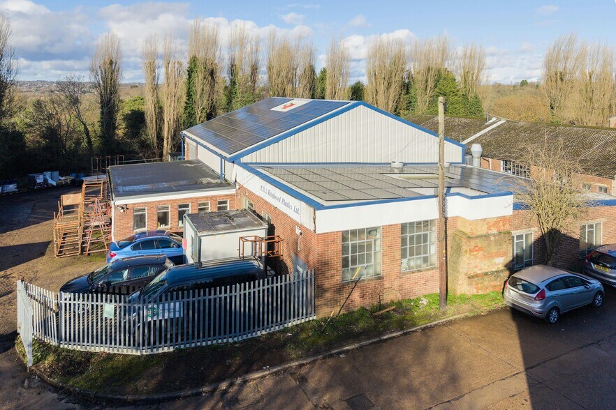 Harefield Rd, Rickmansworth à louer - Photo du bâtiment - Image 3 de 12