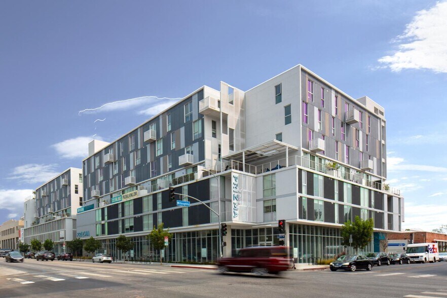 900 N La Brea Ave, West Hollywood, CA à louer - Photo du bâtiment - Image 2 de 9