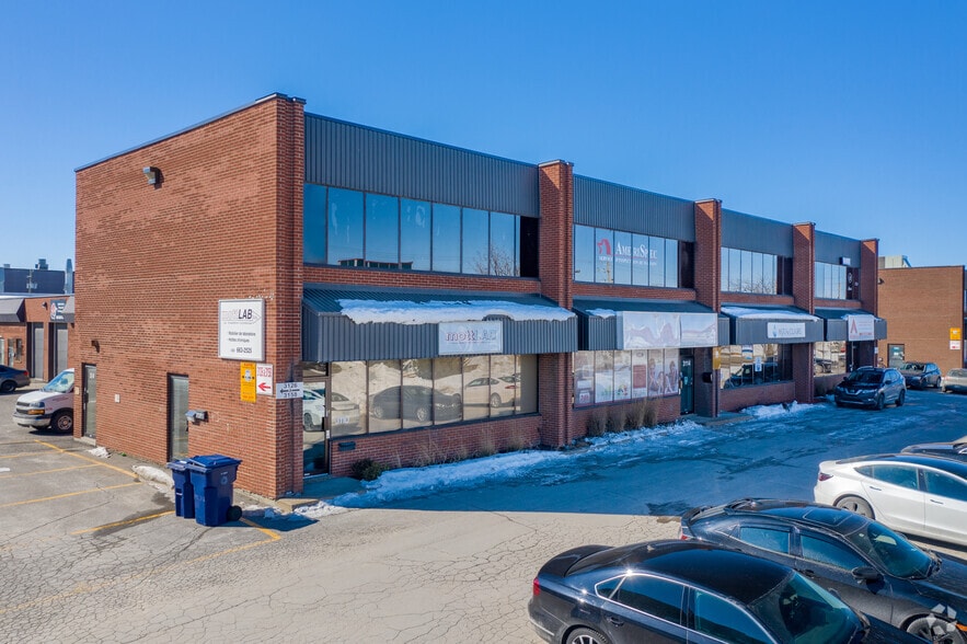 3110-3122 Av Francis-Hughes, Laval, QC for lease - Primary Photo - Image 1 of 4