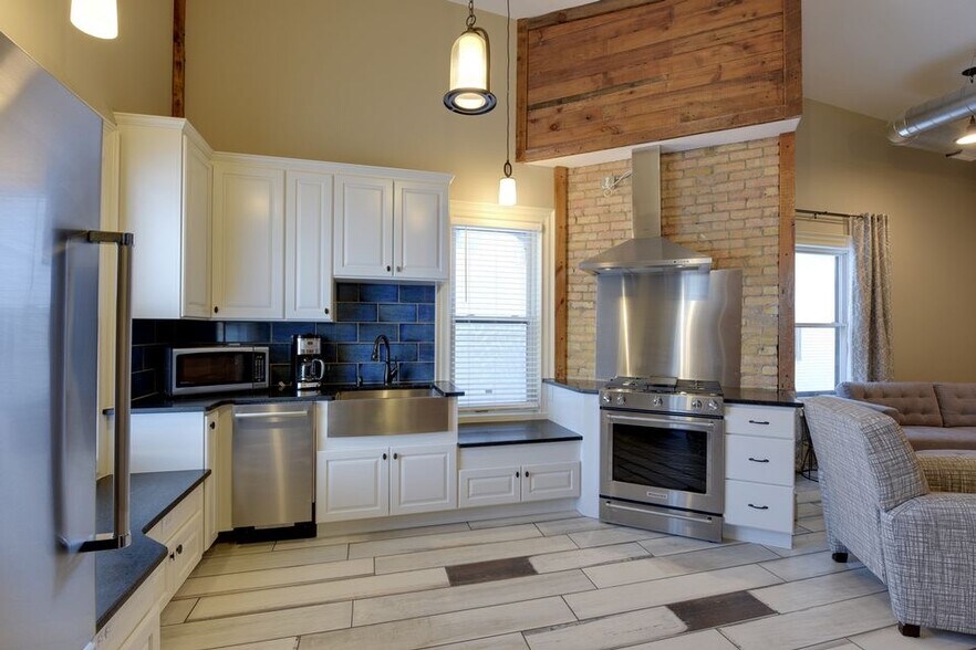 1802 11th Ave S, Minneapolis, MN à vendre - Photo intérieure - Image 2 de 25