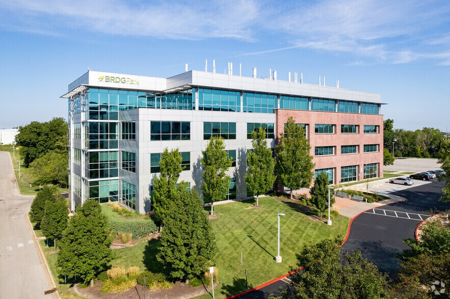 1005 N Warson Rd, Saint Louis, MO à louer - Photo du bâtiment - Image 3 de 6