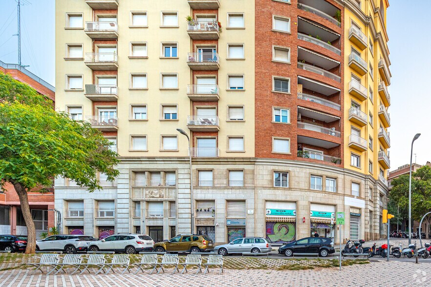 Multifamily in Barcelona, Barcelona for sale - Building Photo - Image 2 of 2