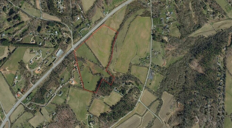 99999 Boylston Hwy, Mills River, NC à vendre - Photo du bâtiment - Image 2 de 7