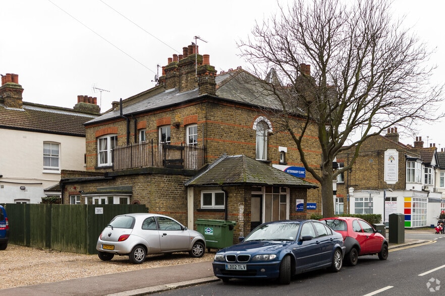 18 Leigham Court Dr, Leigh On Sea for sale - Building Photo - Image 2 of 17