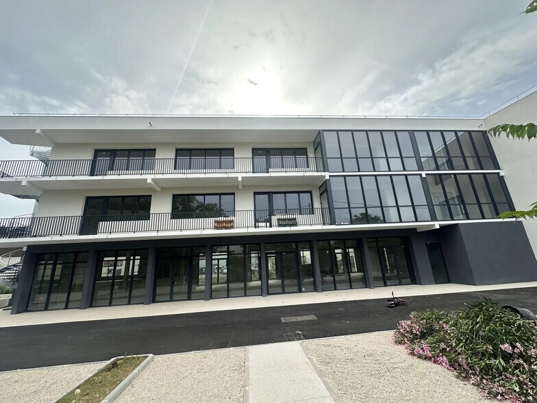Chemin Du Merlançon, Aubagne à louer - Photo du bâtiment - Image 3 de 13