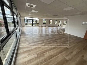 860 Rue René Descartes, Aix-en-Provence à louer Photo du bâtiment- Image 1 de 12