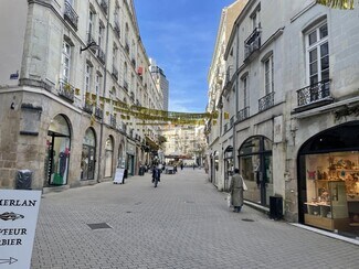 Plus de détails pour Commerce de détail à louer