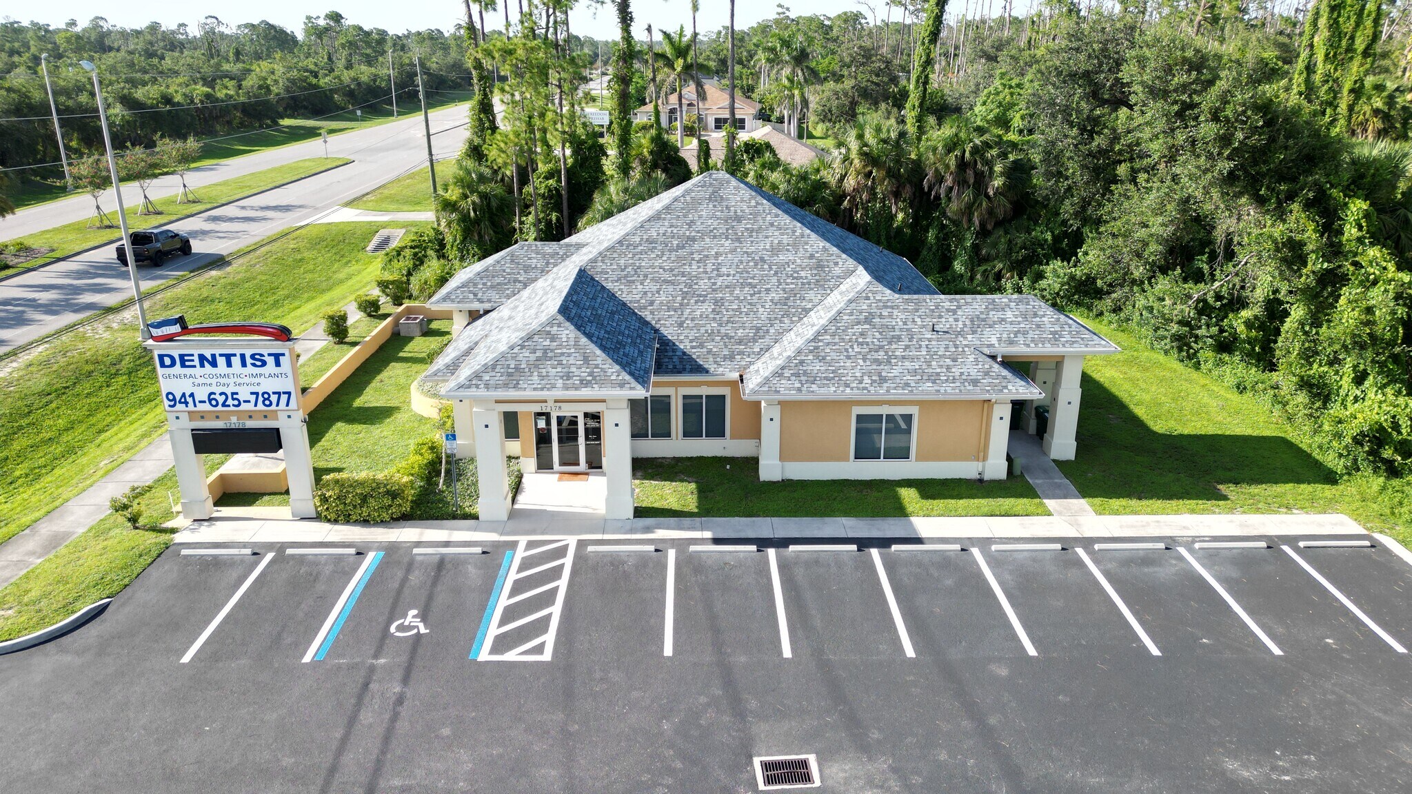 17178 Toledo Blade Blvd, Port Charlotte, FL à vendre Photo principale- Image 1 de 5