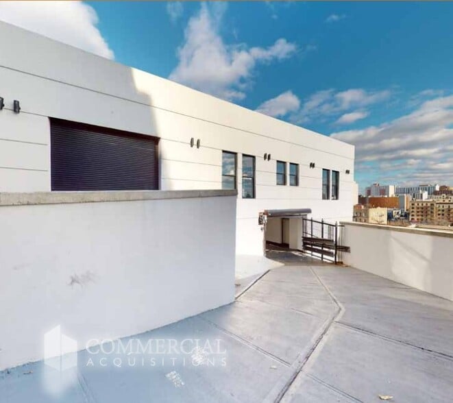 305 E 182nd St, Bronx, NY for lease - Building Photo - Image 1 of 7