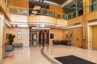 525 Junction Rd, Madison, WI à louer Hall d’entrée- Image 1 de 5