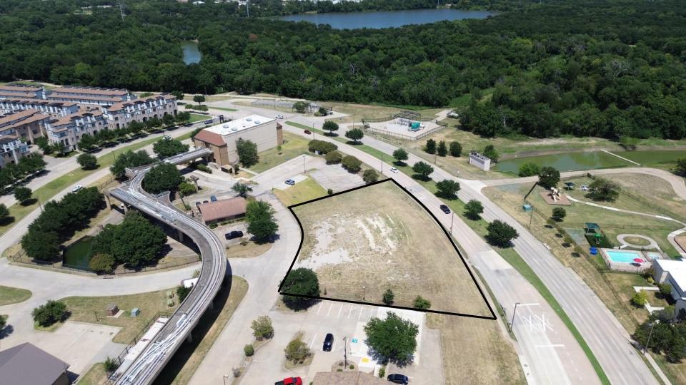 1611 Riverside Dr, Irving, TX for sale - Building Photo - Image 3 of 6