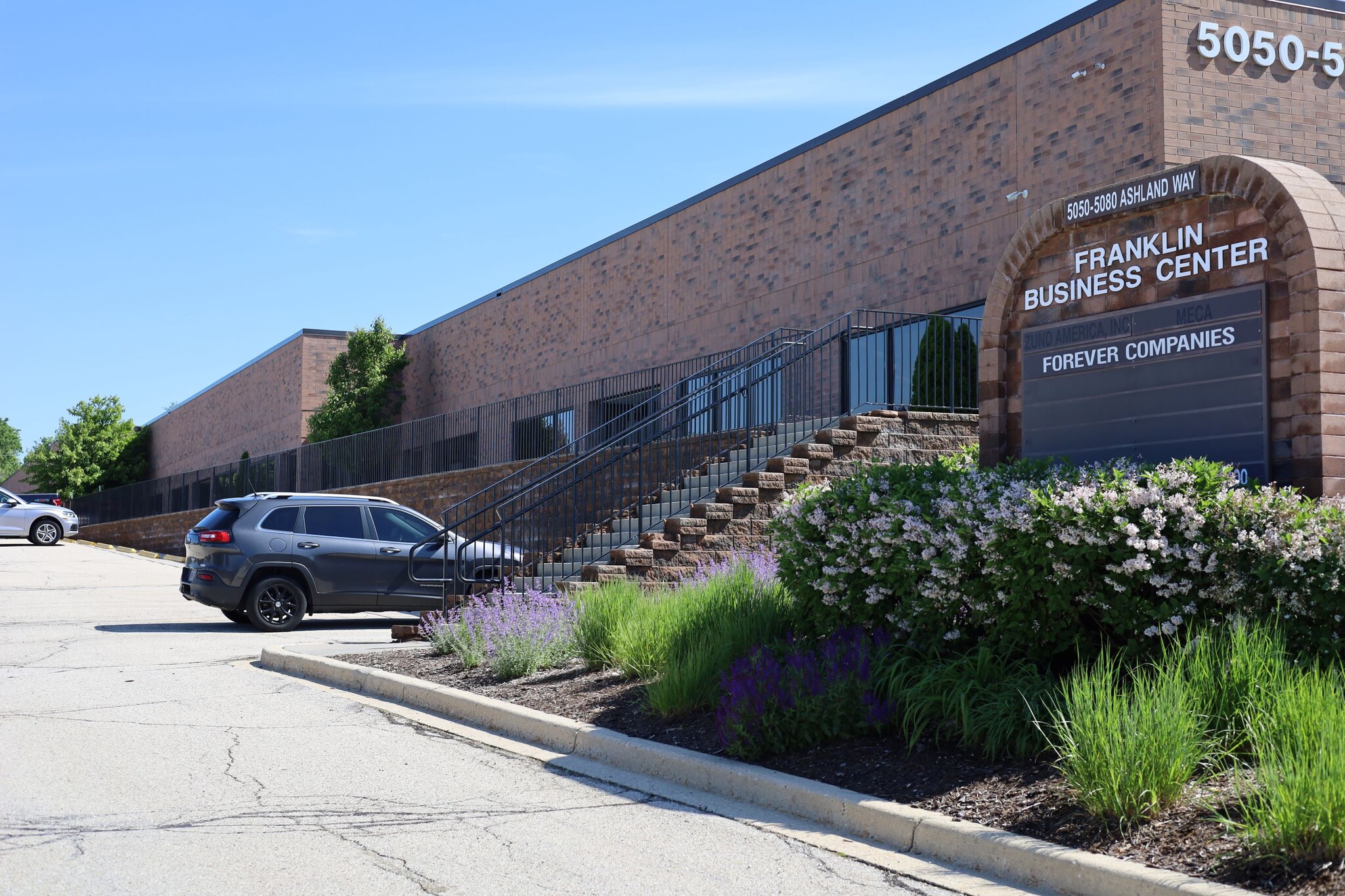 5000-5040 Ashland Way, Franklin, WI for lease Building Photo- Image 1 of 6